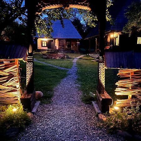 The Village Pension Breb Bagian luar foto