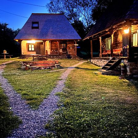 The Village Pension Breb Bagian luar foto