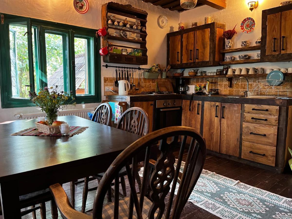 The Village Pension Breb Bagian luar foto