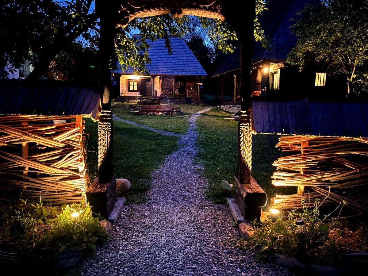 The Village Pension Breb Bagian luar foto