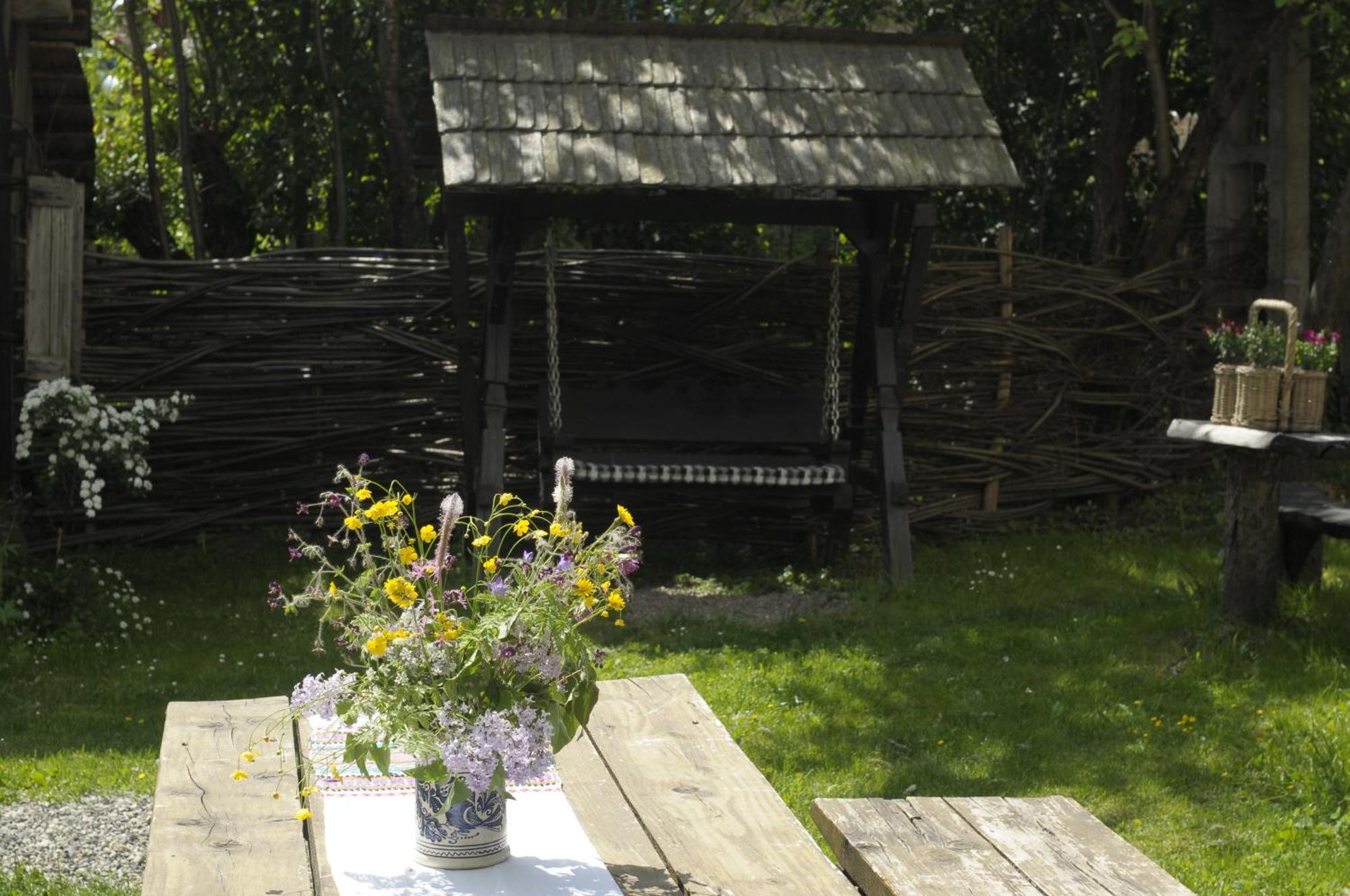 The Village Pension Breb Bagian luar foto