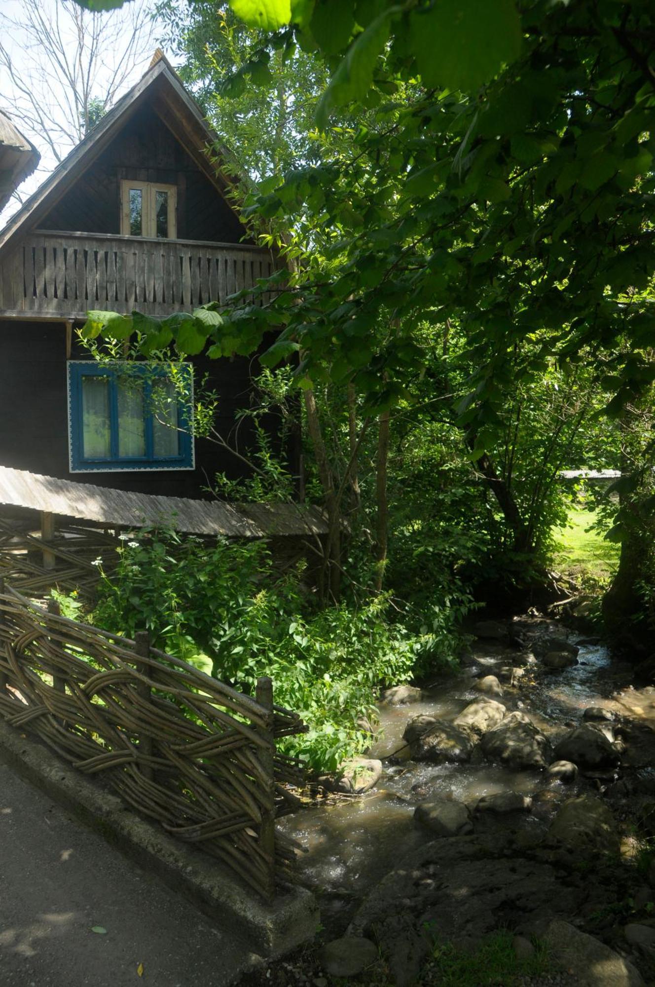 The Village Pension Breb Bagian luar foto
