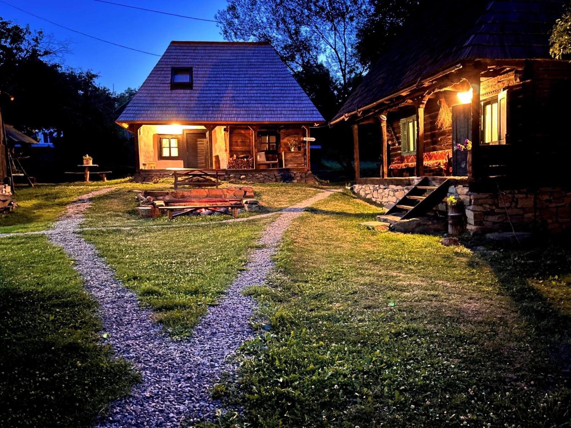 The Village Pension Breb Bagian luar foto