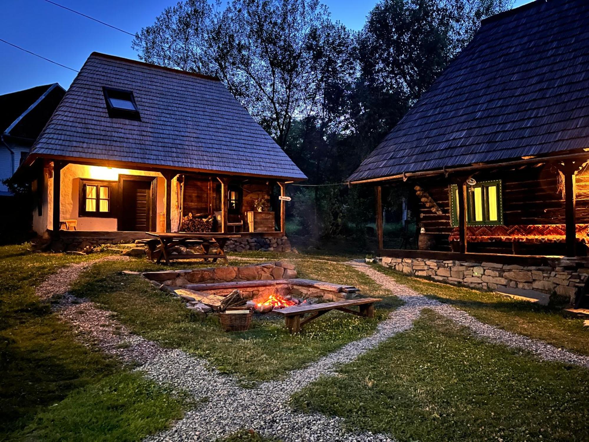 The Village Pension Breb Bagian luar foto