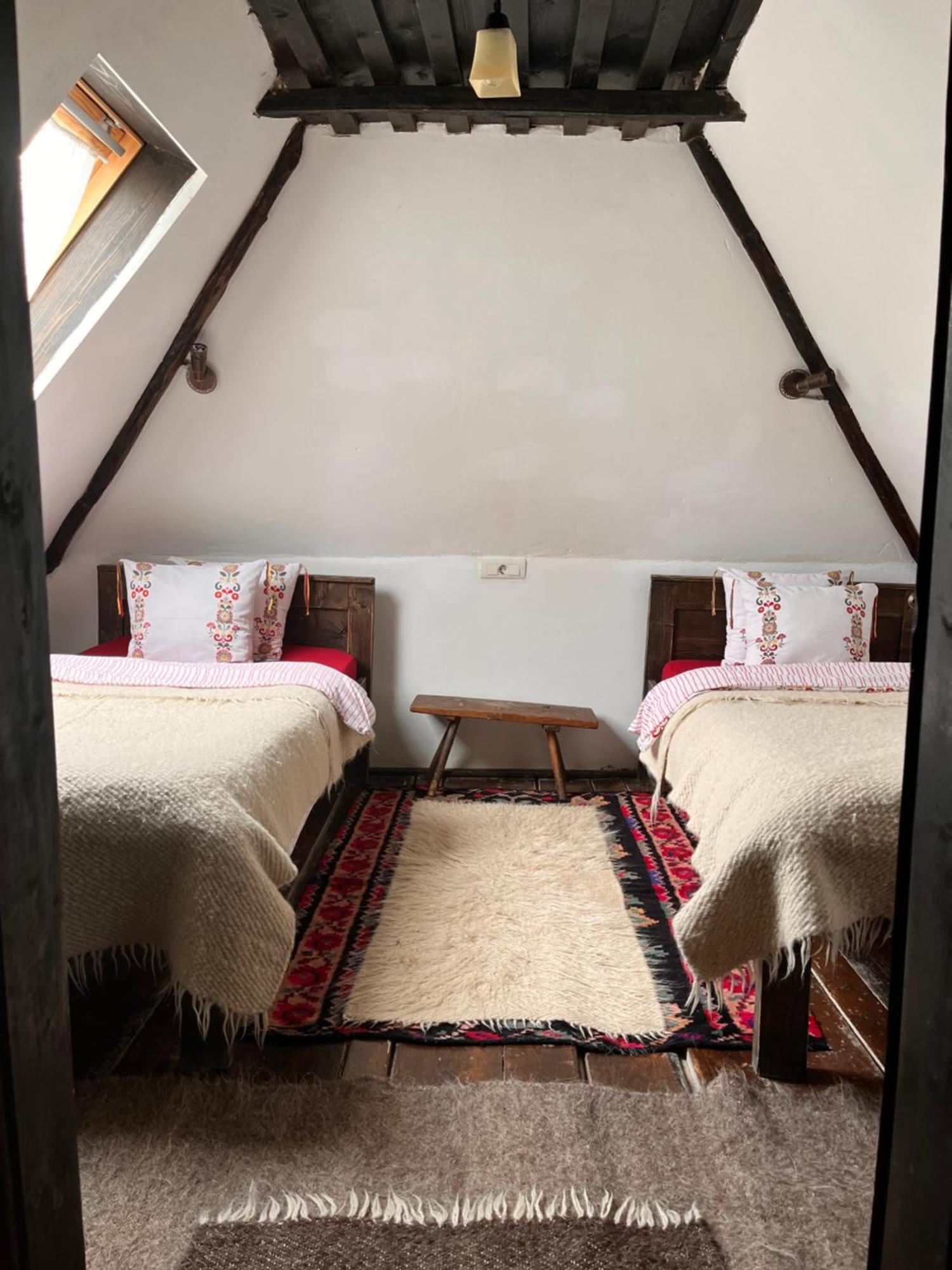 The Village Pension Breb Bagian luar foto
