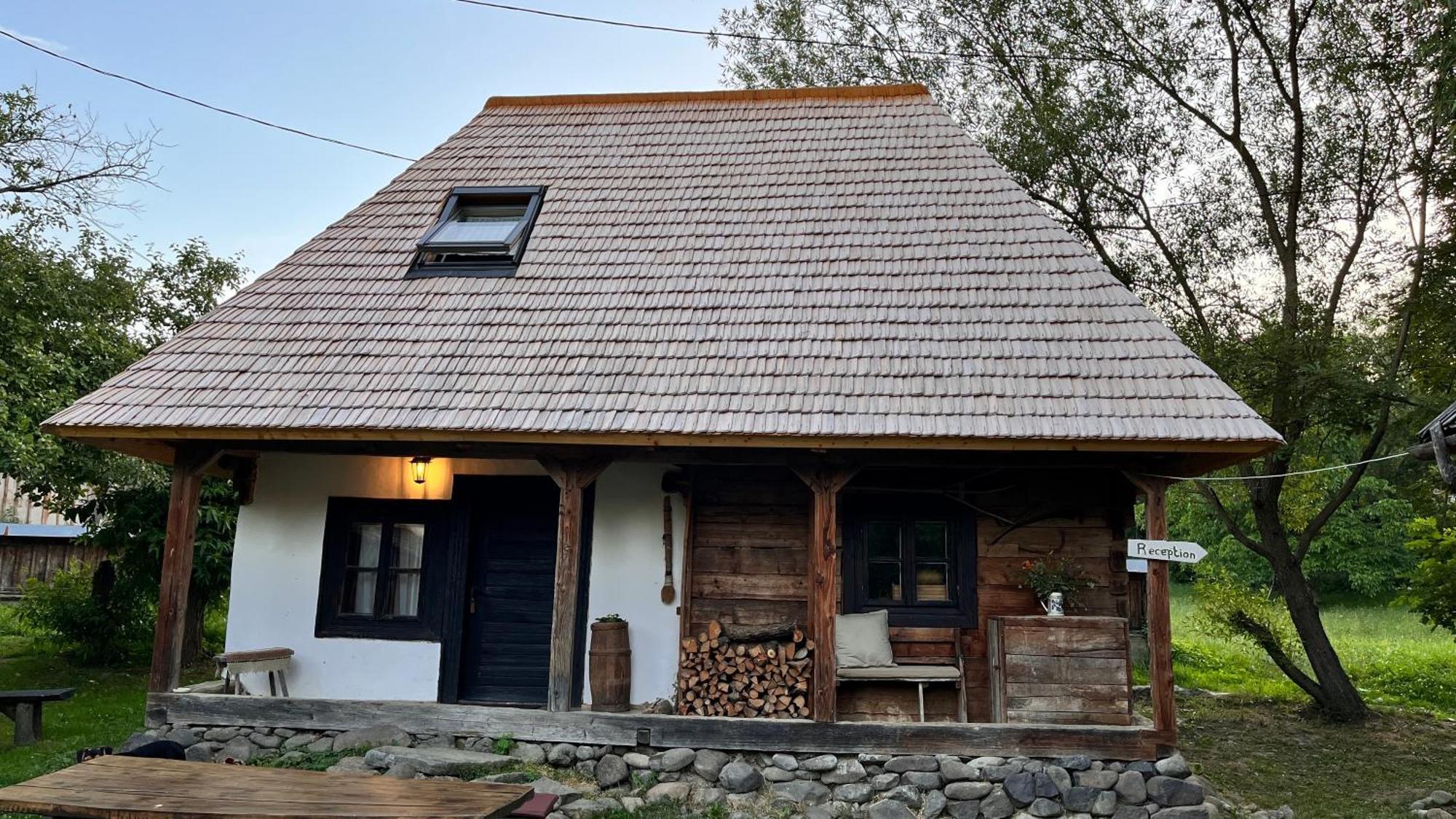 The Village Pension Breb Bagian luar foto
