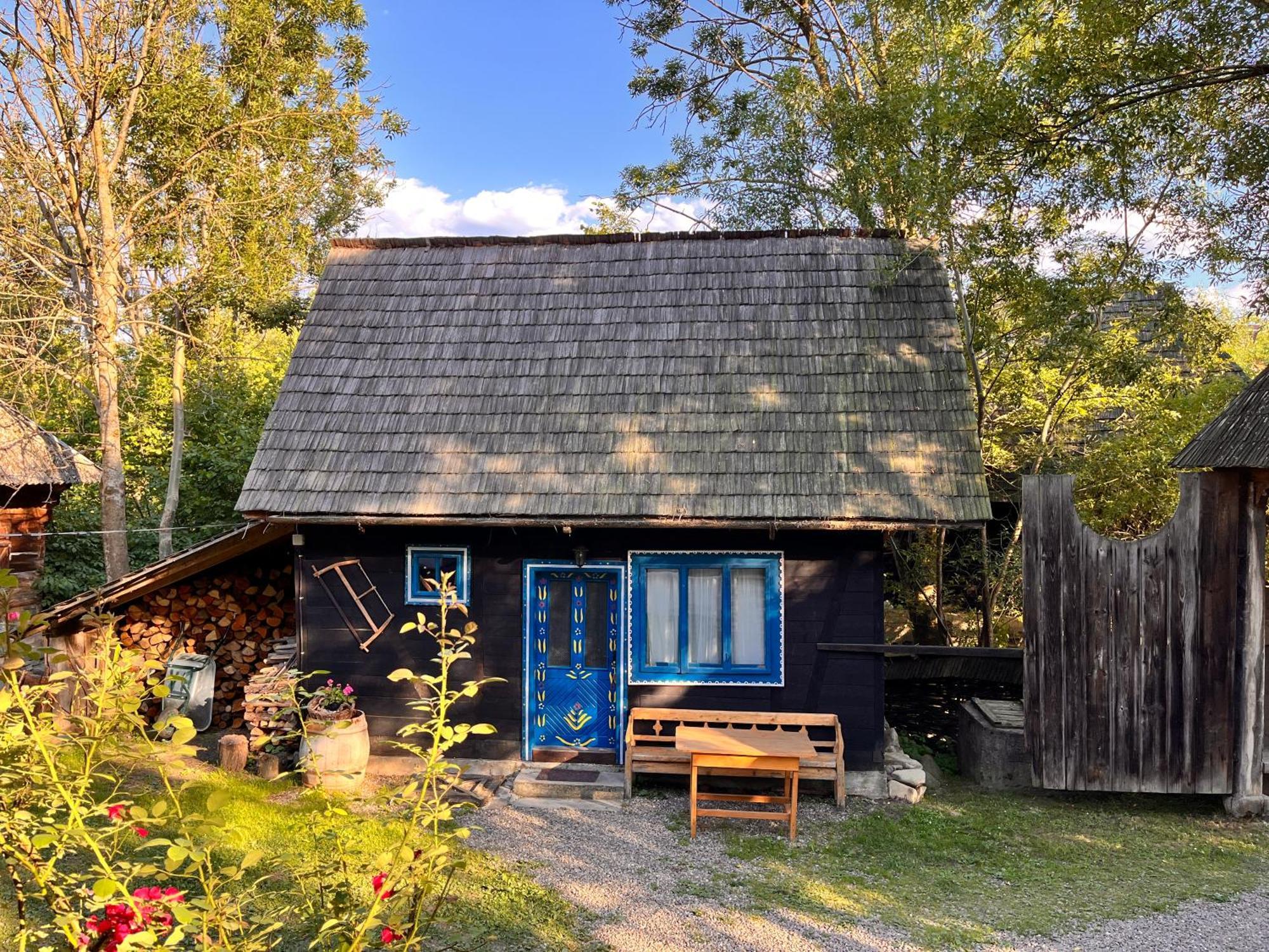 The Village Pension Breb Bagian luar foto