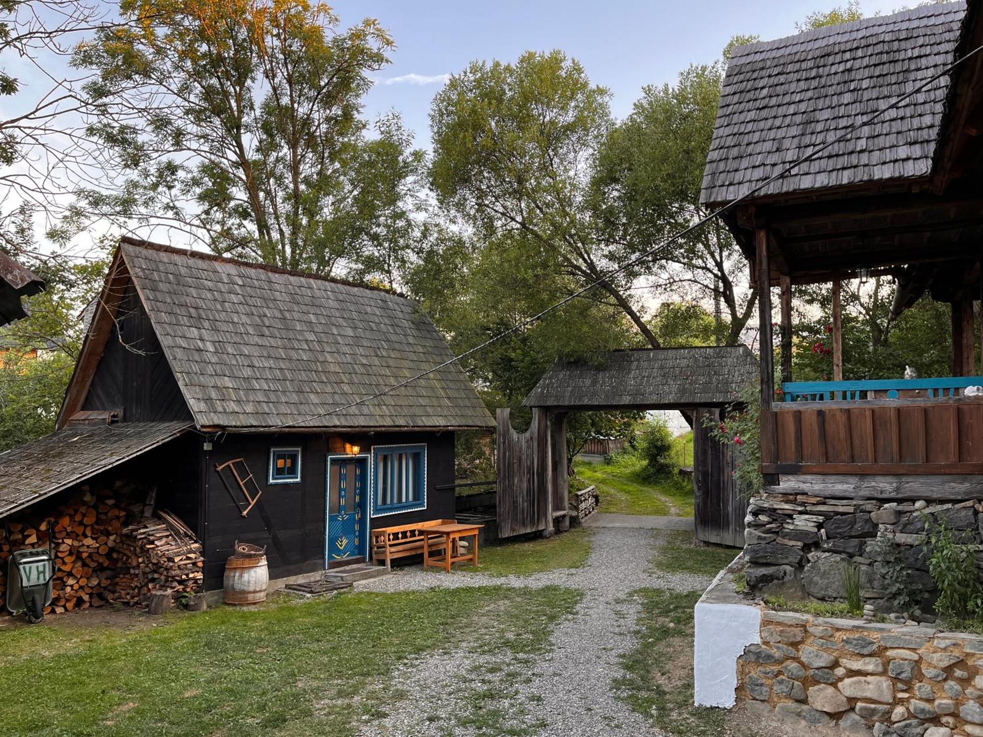 The Village Pension Breb Bagian luar foto