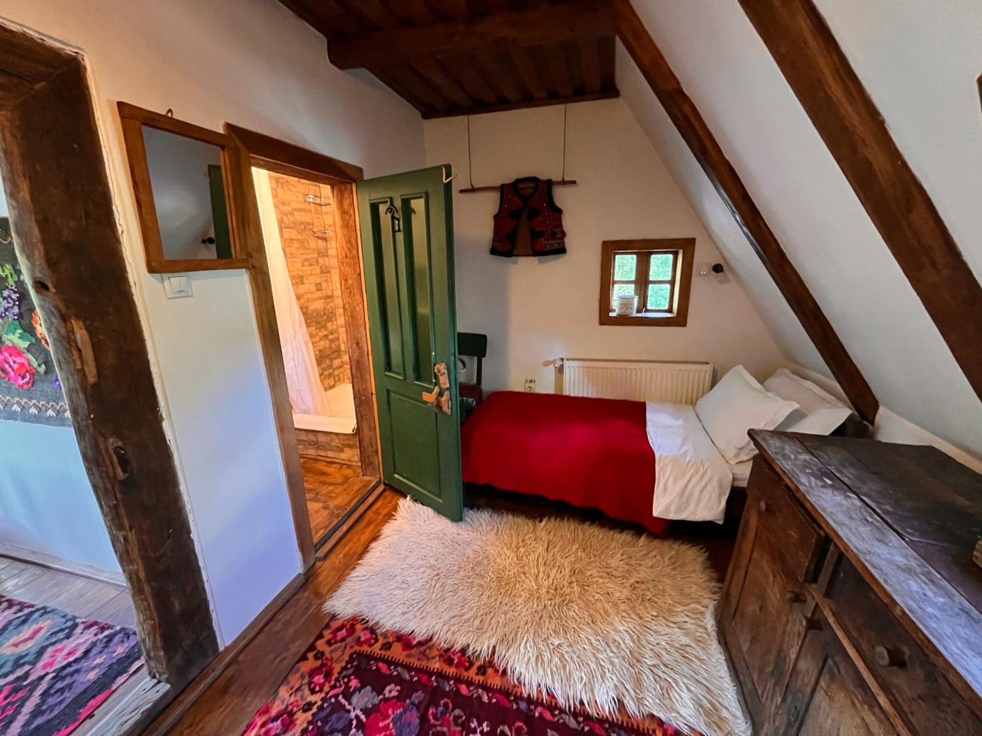 The Village Pension Breb Bagian luar foto
