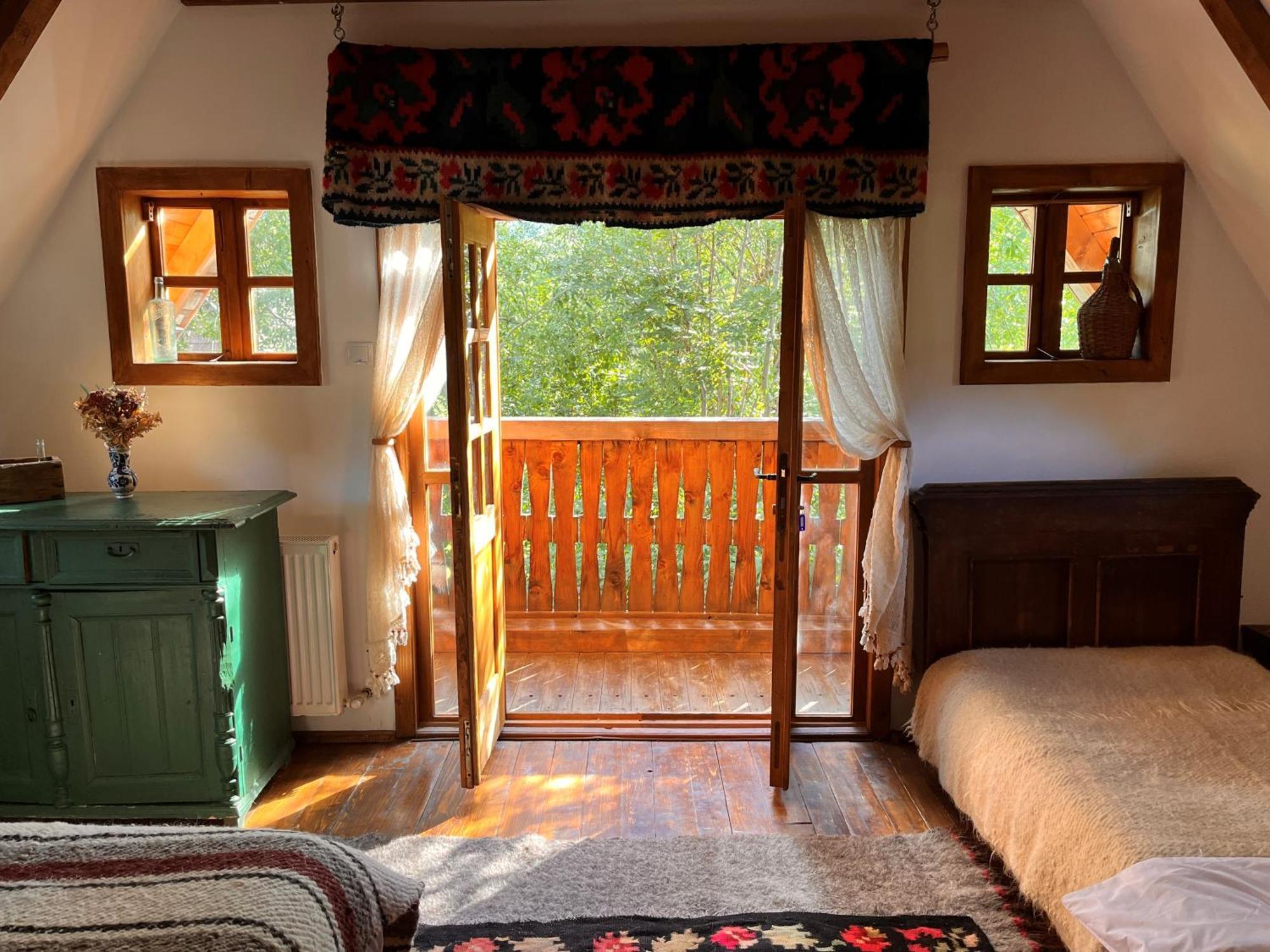 The Village Pension Breb Bagian luar foto