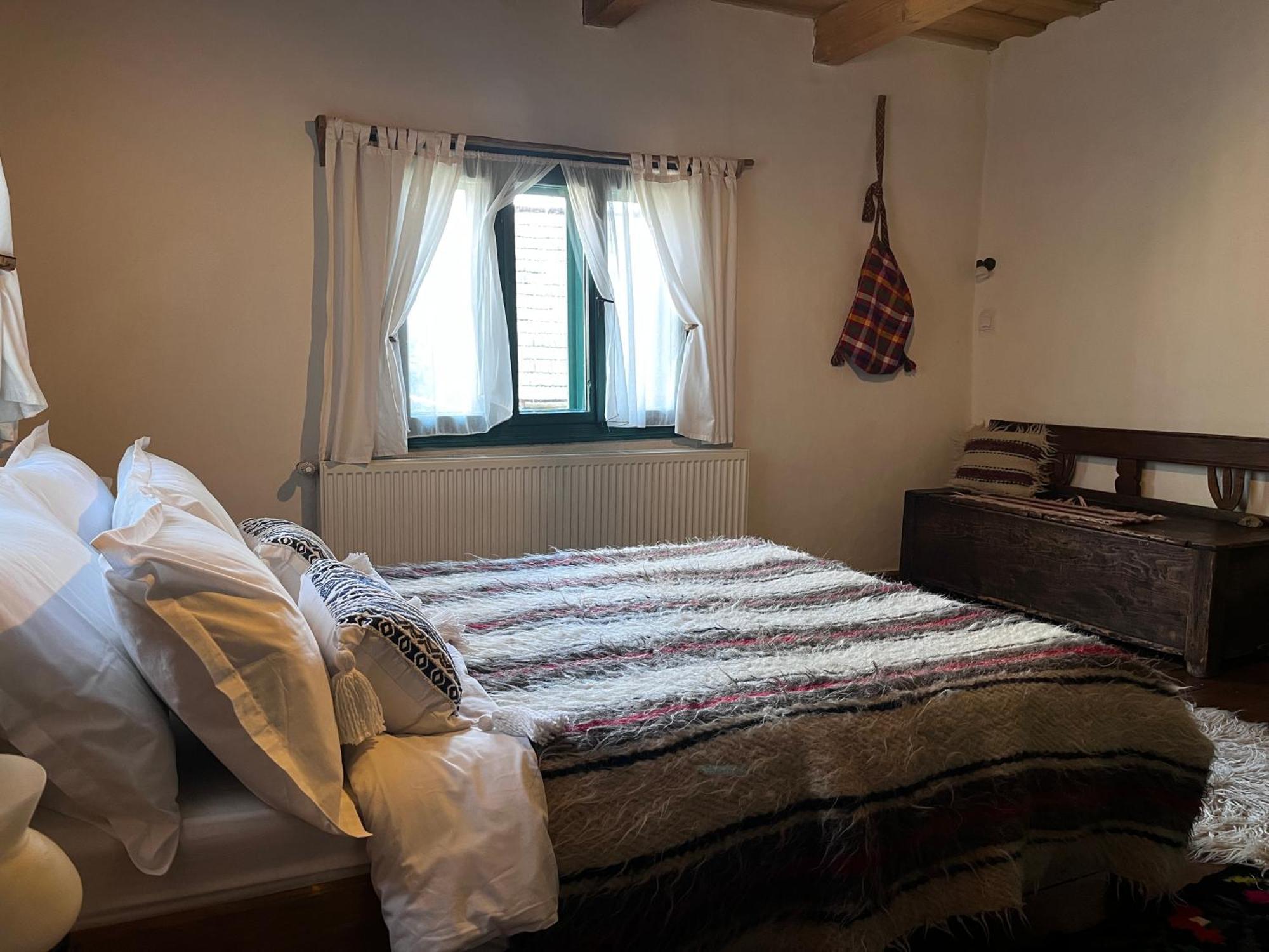 The Village Pension Breb Bagian luar foto